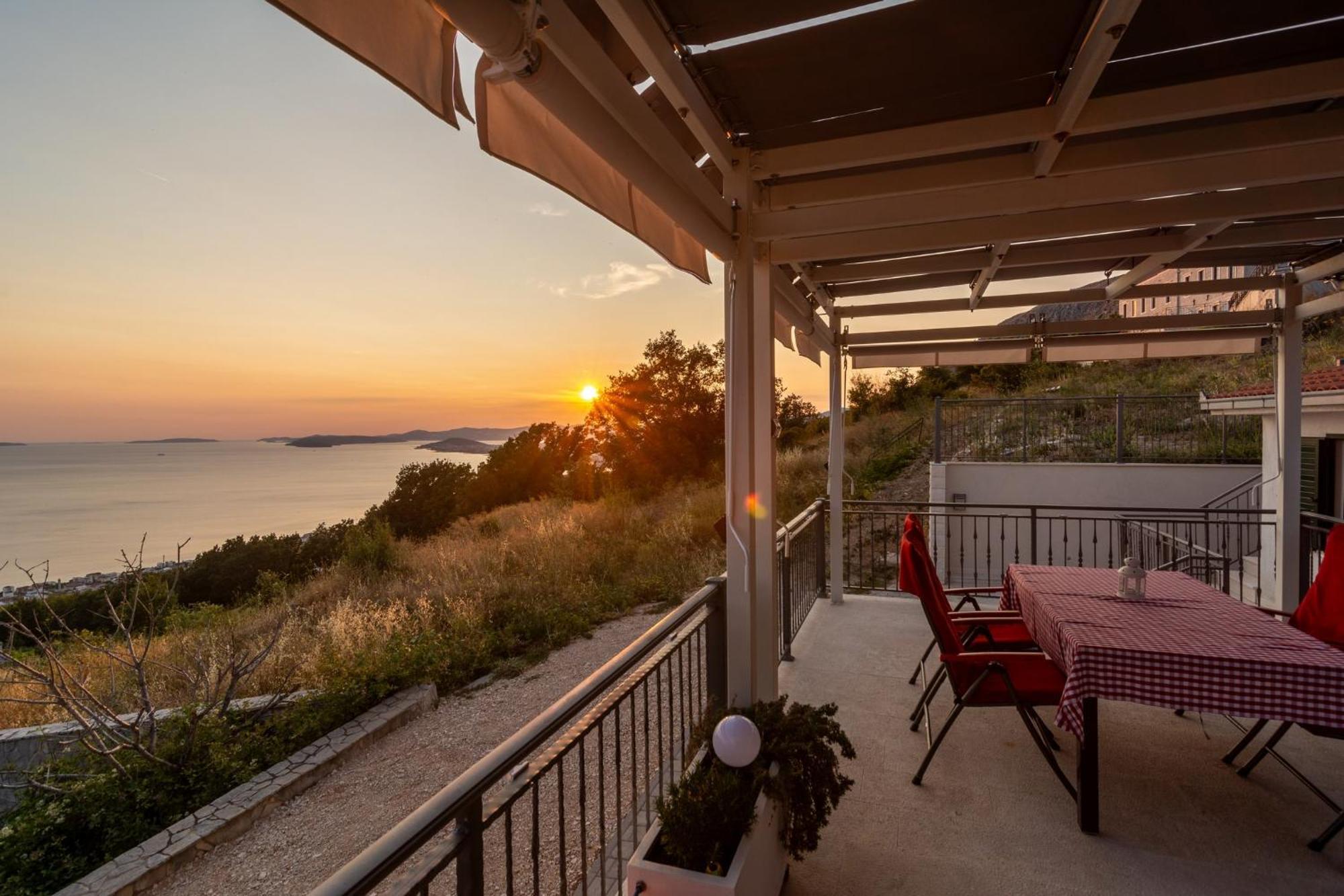Kuca Za Odmor R&A Villa Podstrana Exteriör bild