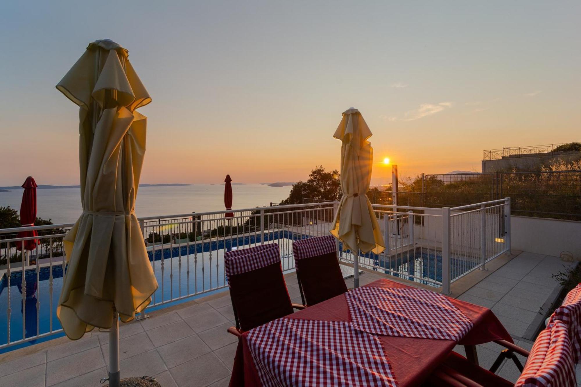 Kuca Za Odmor R&A Villa Podstrana Exteriör bild